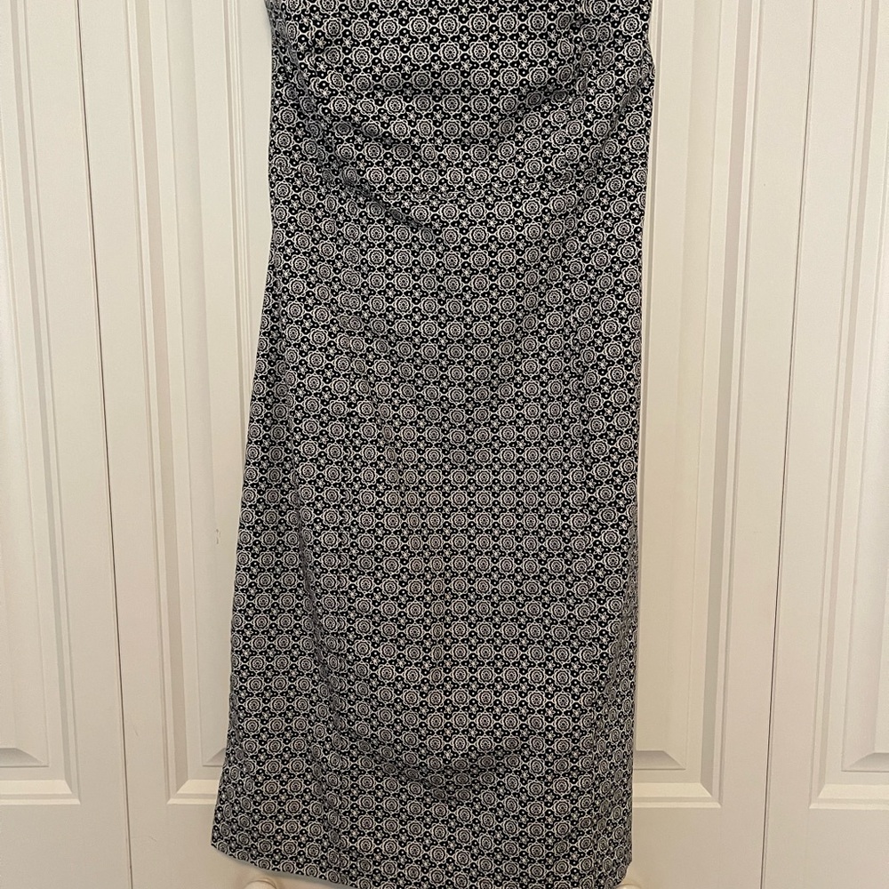 Elegant strapless Navy and White Patterned Dress by Gap size 4